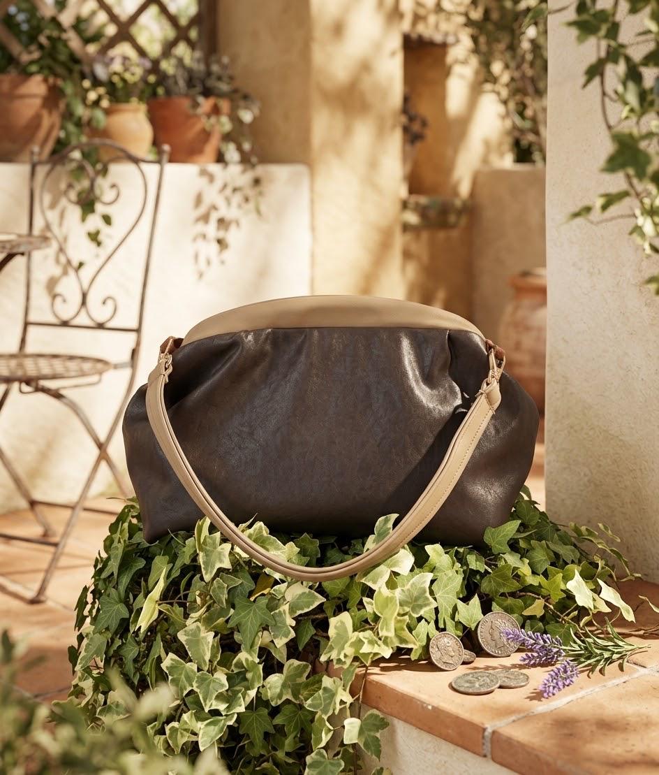 Borsa Virginia in vera pelle double-face con chiusura clic-clac