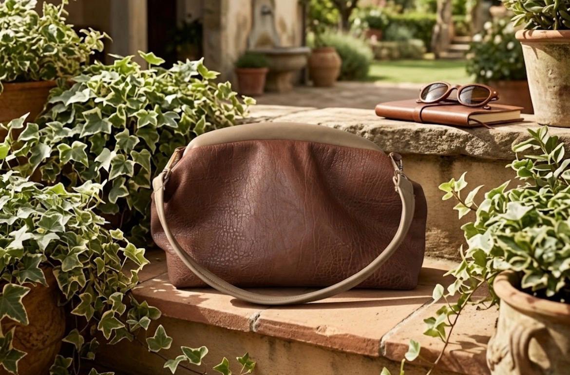 Borsa Virginia in vera pelle double-face con chiusura clic-clac