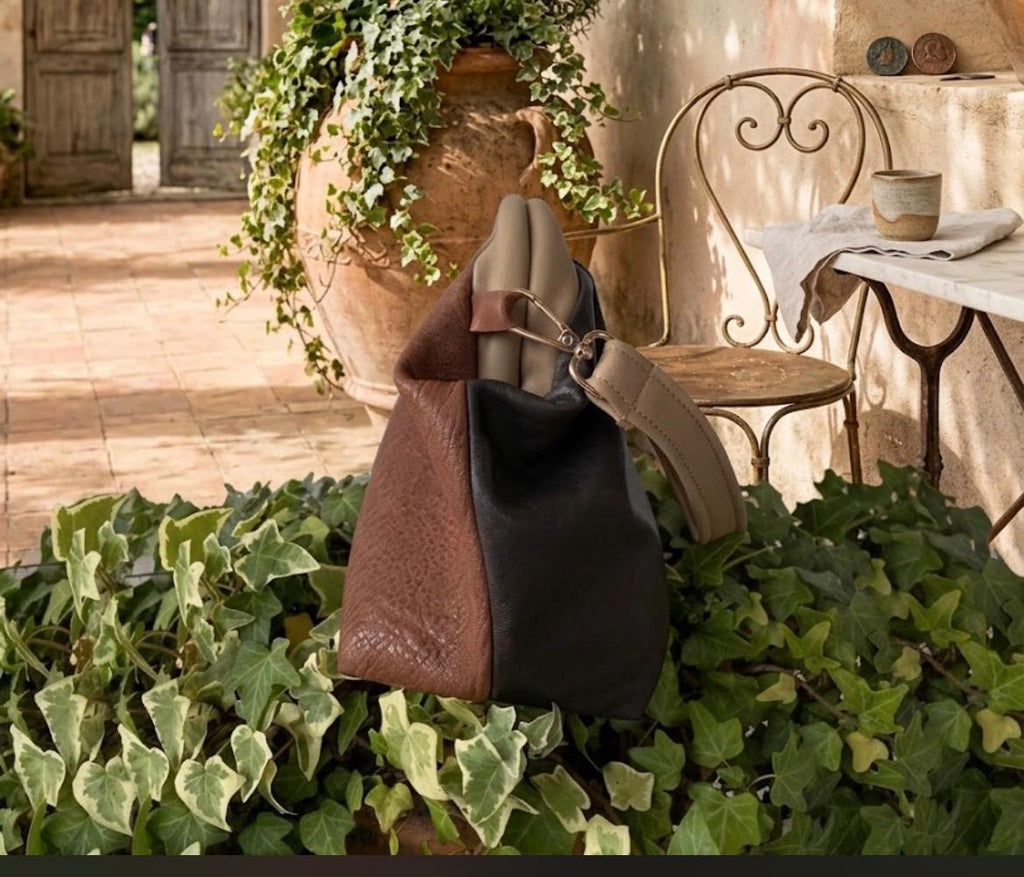 Borsa Virginia in vera pelle double-face con chiusura clic-clac